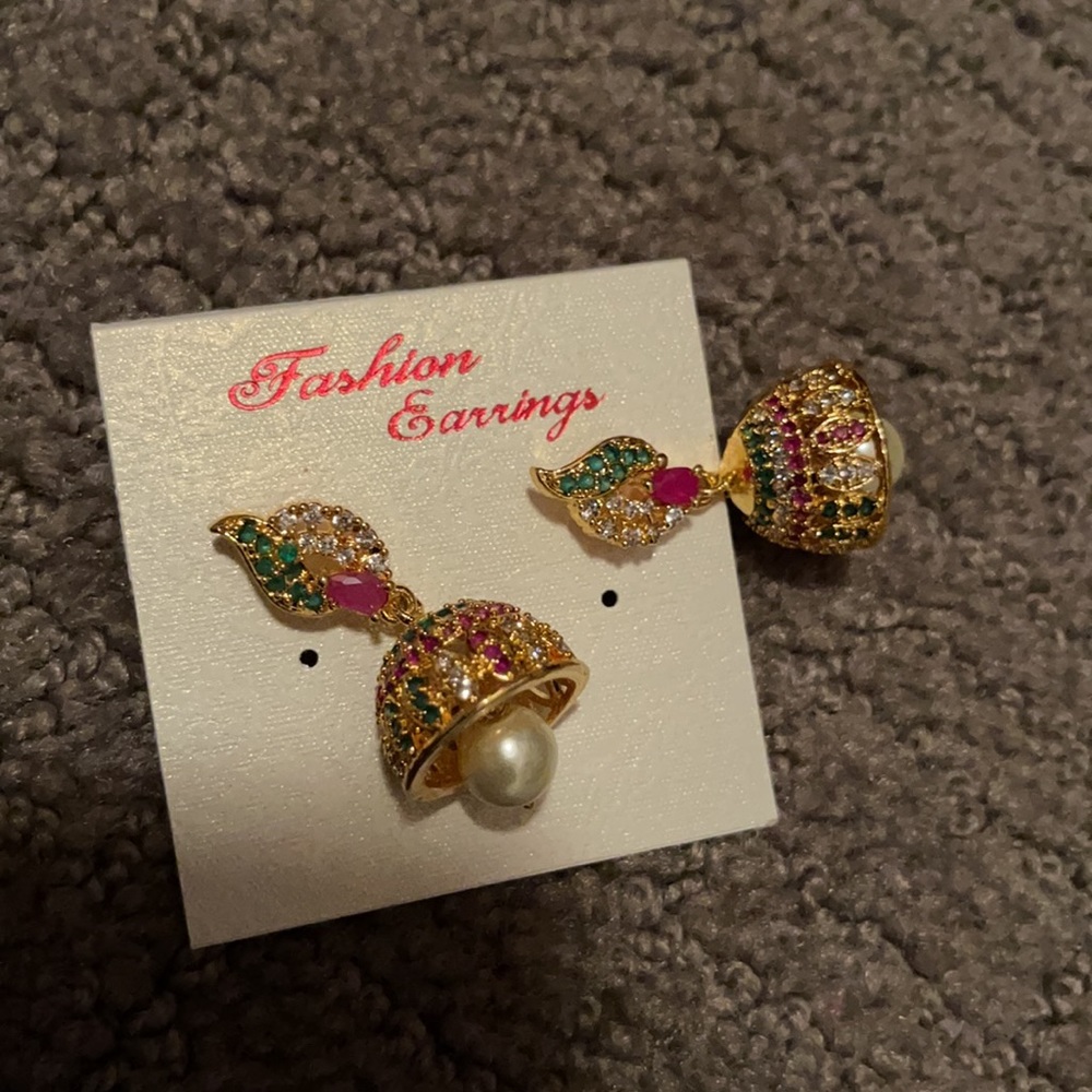 Cute mini gold sparkly earrings
